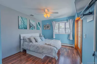 484 Washington Avenue, Lindenhurst, NY 11757 - Photo 24