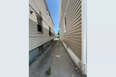 17205 89th Avenue, Jamaica, NY 11432 - Photo 20