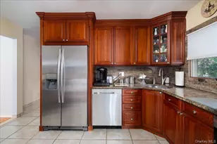 242 Seidman Pl, Franklin Square, NY 11010 - Photo 6