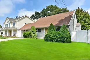 257 Maple St, Massapequa Park, NY 11762 - Photo 2