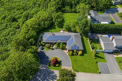 5 Reinhardt Court, Blue Point, NY 11715 - Photo 2