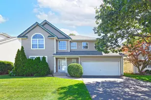 196 Cranberry Ct, Melville, NY 11747 - Photo 2