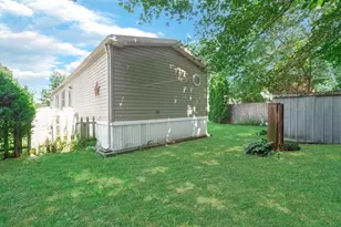 13 Mindy Ln, Bohemia, NY 11716 - Photo 16