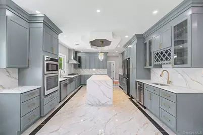 16 Violet Avenue, Hicksville, NY 11801 - Photo 6