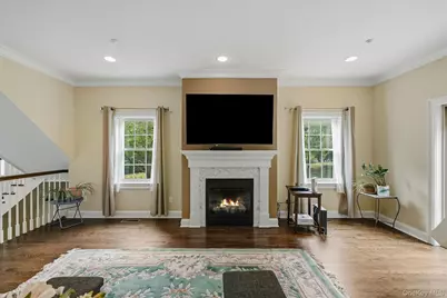 4 Preserve Court, White Plains, NY 10607 - Photo 8