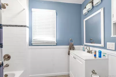 1 Windsor Place, Lynbrook, NY 11563 - Photo 16
