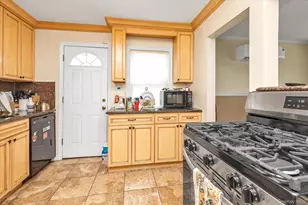 1 Windsor Pl, Lynbrook, NY 11563 - Photo 8