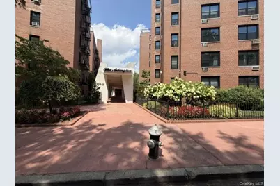 139-15 83rd Avenue #527, Briarwood, NY 11435 - Photo 2