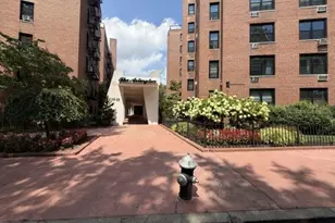 139-15 83rd Ave, Briarwood, NY 11435 - Photo 2