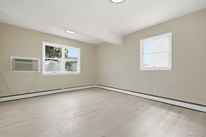 14 Crest Lane, Levittown, NY 11756 - Photo 8