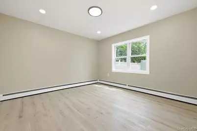 14 Crest Lane, Levittown, NY 11756 - Photo 6