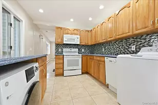 14 Crest Ln, Levittown, NY 11756 - Photo 12