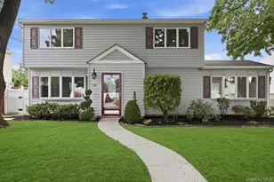 14 Crest Ln, Levittown, NY 11756 - Photo 2