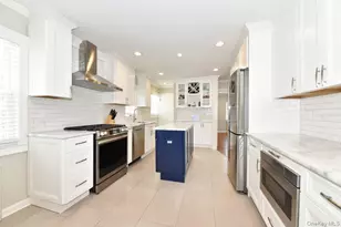 374 Andrews Rd, Mineola, NY 11501 - Photo 12