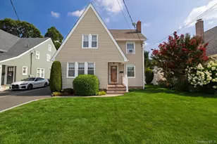 121 Raymond St, Rockville Centre, NY 11570 - Photo 2