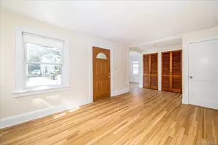 121 Raymond St, Rockville Centre, NY 11570 - Photo 4