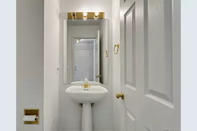 19 Pondview Lane #19, Yonkers, NY 10710 - Photo 14
