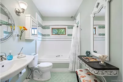 8 Jackson Avenue, East Quogue, NY 11942 - Photo 18