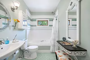 8 Jackson Ave, East Quogue, NY 11942 - Photo 18