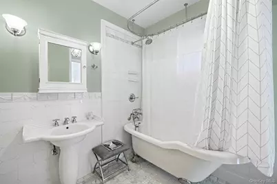 8 Jackson Avenue, East Quogue, NY 11942 - Photo 28