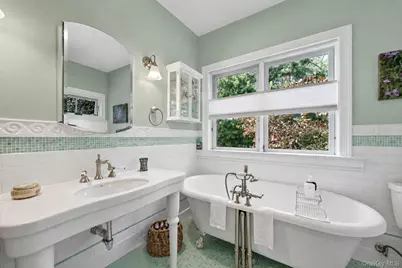 8 Jackson Avenue, East Quogue, NY 11942 - Photo 24
