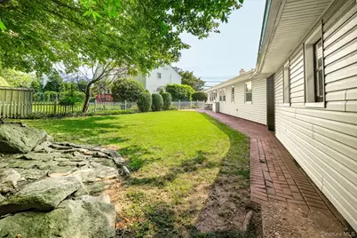 121 Windermere Drive, Yonkers, NY 10710 - Photo 24