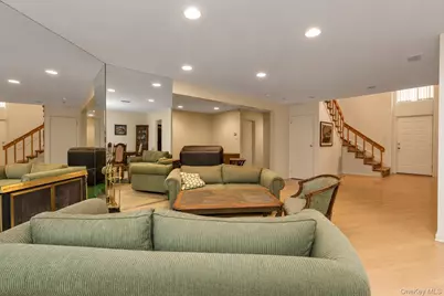 7 Wimbledon Drive, Roslyn, NY 11576 - Photo 10