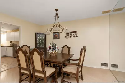 7 Wimbledon Drive, Roslyn, NY 11576 - Photo 8