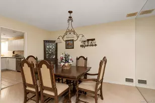 7 Wimbledon Dr, Roslyn, NY 11576 - Photo 8