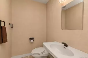 7 Wimbledon Dr, Roslyn, NY 11576 - Photo 14