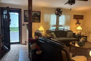 1661 Old Country Rd, Riverhead, NY 11901 - Photo 12