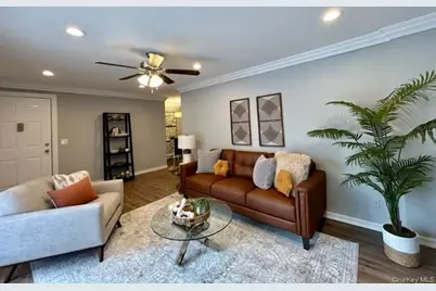 45 Golden Avenue #E05, Deer Park, NY 11729 - Photo 4