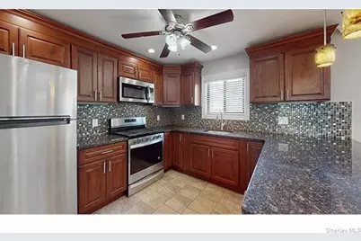 20 Perry Boulevard #1, Lindenhurst, NY 11757 - Photo 4