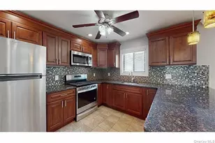 20 Perry Blvd, Lindenhurst, NY 11757 - Photo 4