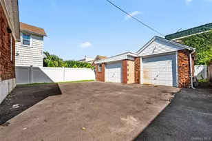 21 Beechwood Ave, Port Washington, NY 11050 - Photo 4
