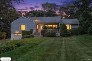 4 Woodleaf Ct, Cold Spring Harbor, NY 11724 - Photo 2