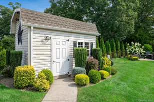 9 Urban Dr, Selden, NY 11784 - Photo 22