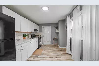 32 Lake Place, Wyandanch, NY 11798 - Photo 6
