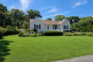 102 Magnolia Dr, Selden, NY 11784 - Photo 2