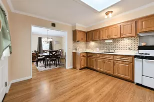 102 Magnolia Dr, Selden, NY 11784 - Photo 6