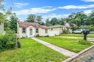 86 Woodycrest Dr, Farmingville, NY 11738 - Photo 2