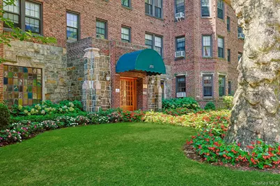 253 Garth Road #3E, Scarsdale, NY 10583 - Photo 2