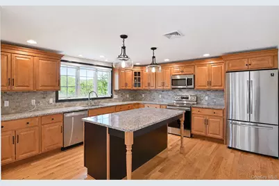 36 Sunset New Fairfield, Ct Trail, New Fairfield, NY 06812 - Photo 6