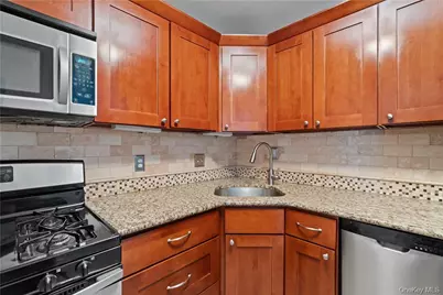 25 Franklin Avenue #2O, White Plains, NY 10601 - Photo 6