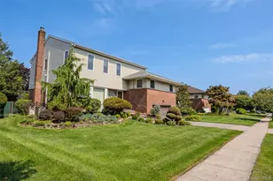 16 Winthrop Rd, Plainview, NY 11803 - Photo 2