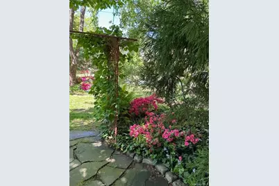 4 Dairy Drive, Glen Cove, NY 11542 - Photo 30