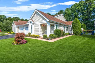 19 Sayville Ct, Ridge, NY 11961 - Photo 2