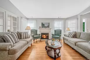 19 Sayville Ct, Ridge, NY 11961 - Photo 4