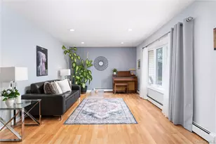 4 Shelley Ct, Middle Island, NY 11953 - Photo 2