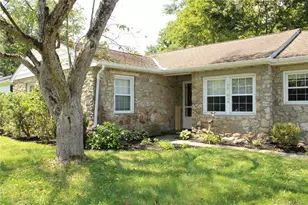44 Ireland Dr, Poughkeepsie, NY 12603 - Photo 2